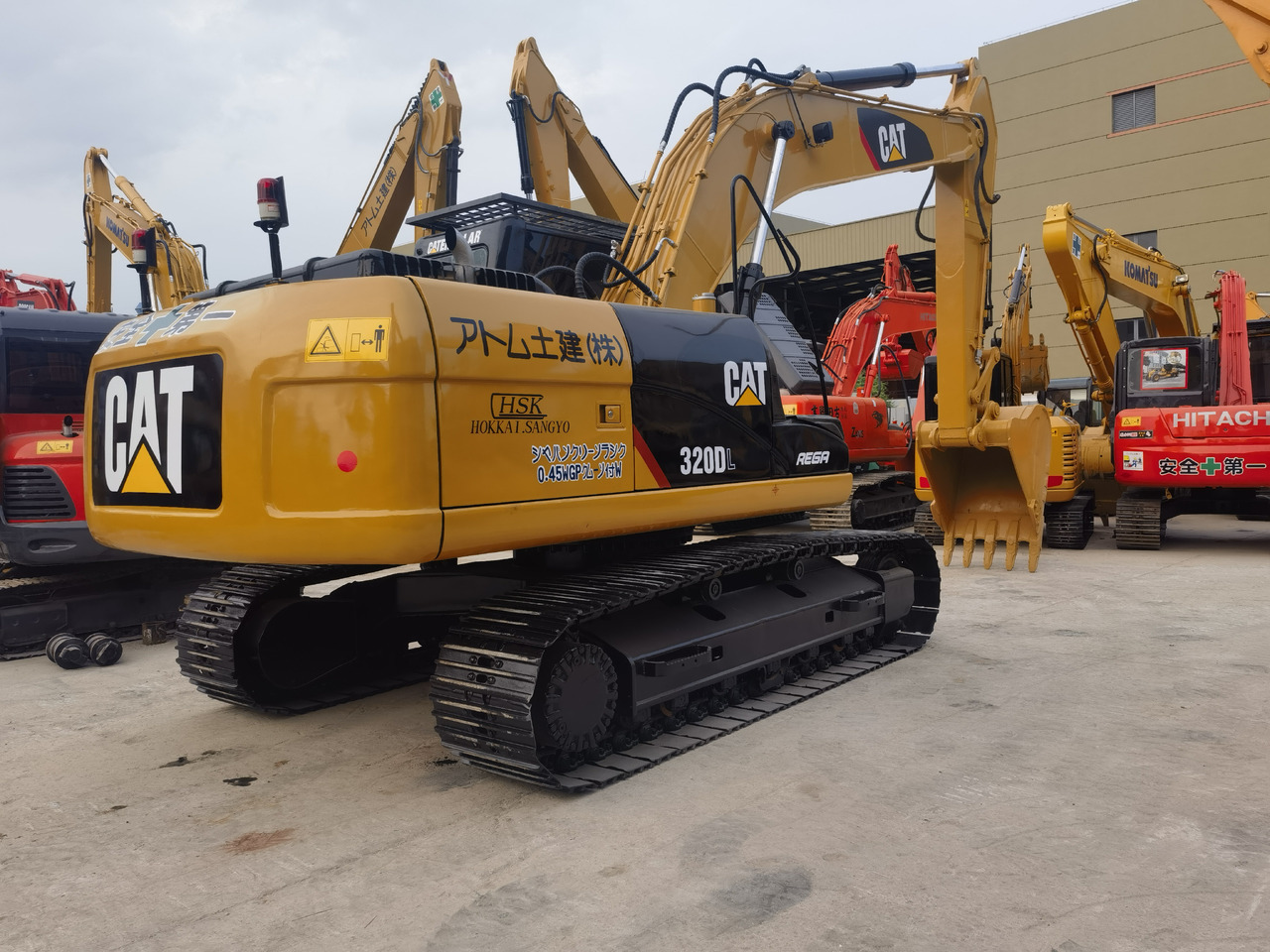 CAT 320DL Excavator - Pelle sur chenille: photos 1 CAT 320DL Excavator - Pelle sur chenille: photos 1