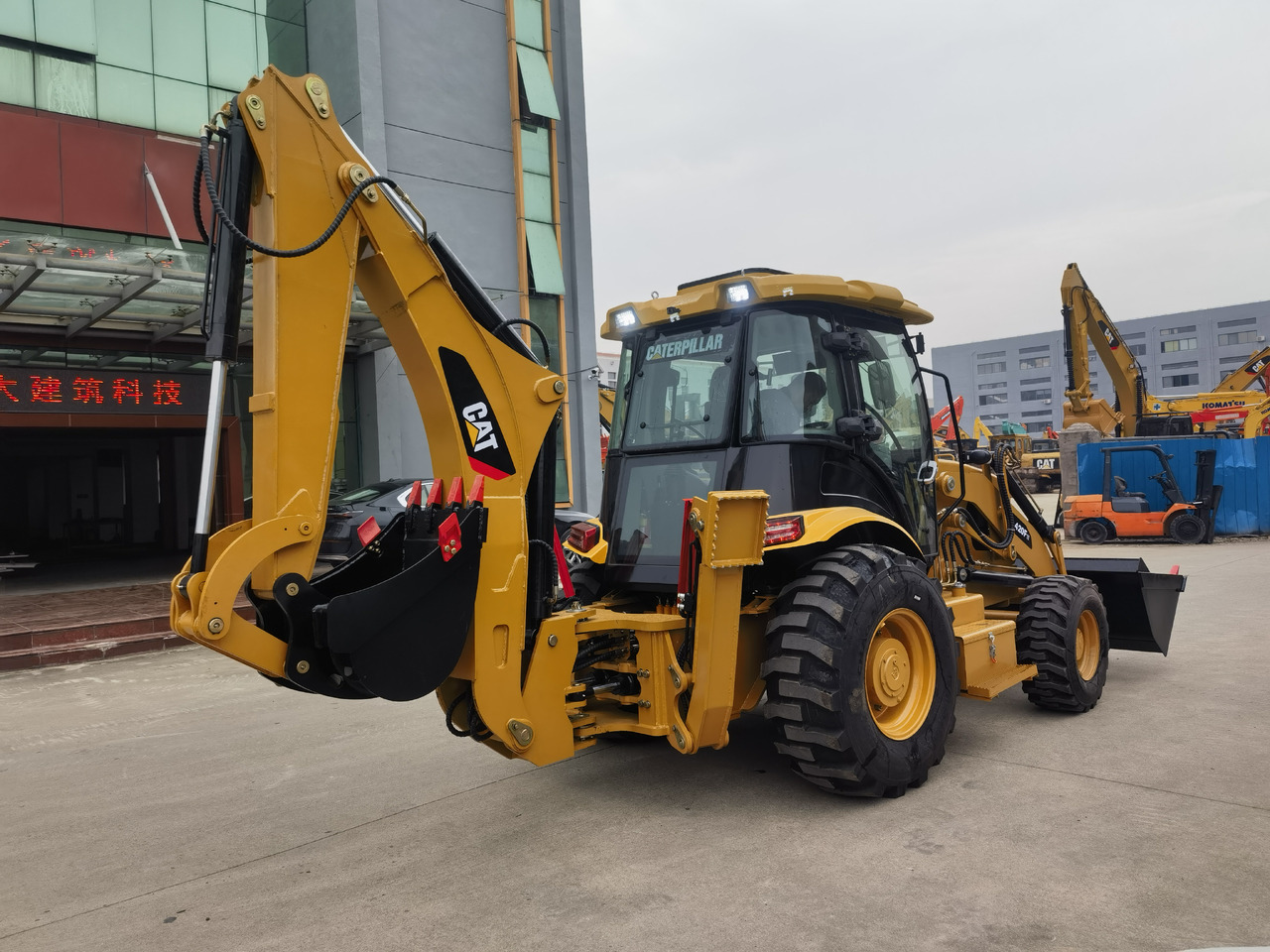 CAT 420F Backhoe Loader - Tractopelle: photos 1 CAT 420F Backhoe Loader - Tractopelle: photos 1