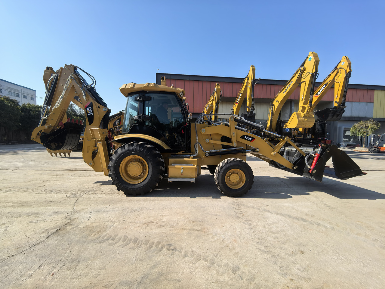 CAT 420F Backhoe Loader - Tractopelle: photos 2 CAT 420F Backhoe Loader - Tractopelle: photos 2
