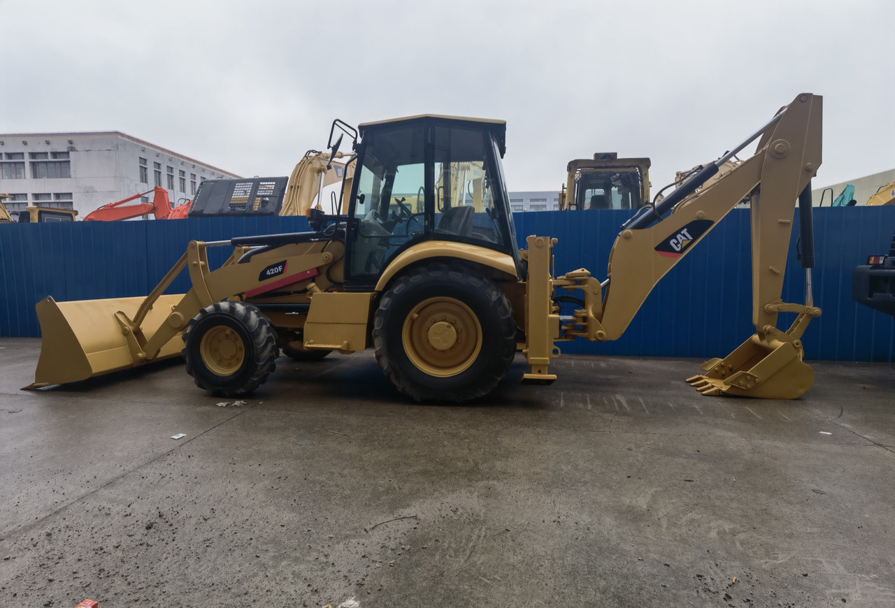 Cat 420F backhoe loader - Tractopelle: photos 2 Cat 420F backhoe loader - Tractopelle: photos 2