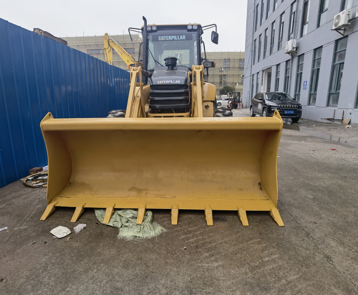 Cat 420F backhoe loader - Tractopelle: photos 3 Cat 420F backhoe loader - Tractopelle: photos 3