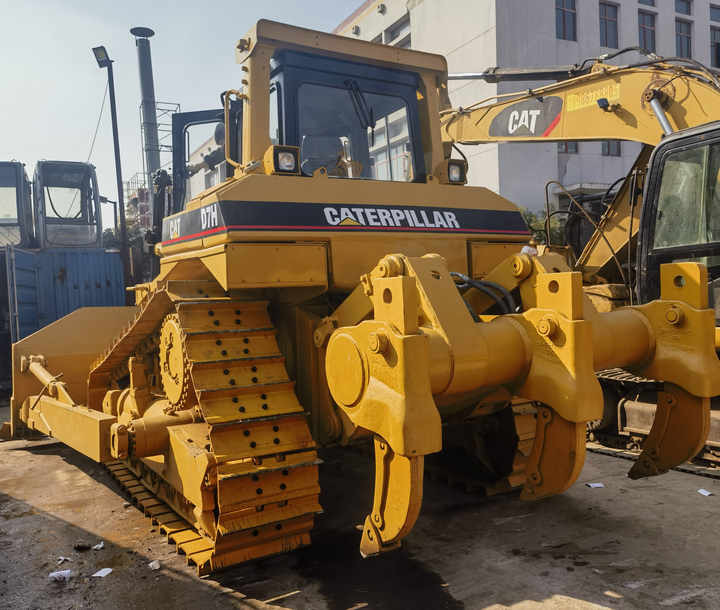 Cheap Price Used CAT Bulldozer machine Japan Caterpillar D7H D7R bulldozer dozer for sale - Bulldozer: photos 3 Cheap Price Used CAT Bulldozer machine Japan Caterpillar D7H D7R bulldozer dozer for sale - Bulldozer: photos 3