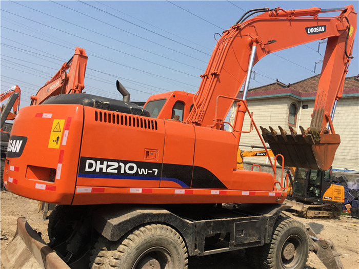 Doosan DH210w-7 wheel excavator - Pelle sur pneus: photos 1 Doosan DH210w-7 wheel excavator - Pelle sur pneus: photos 1