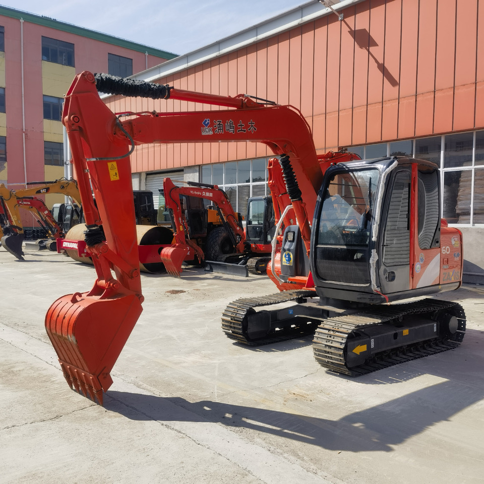 Hitachi ZX60 Excavator - Pelle sur chenille: photos 3 Hitachi ZX60 Excavator - Pelle sur chenille: photos 3