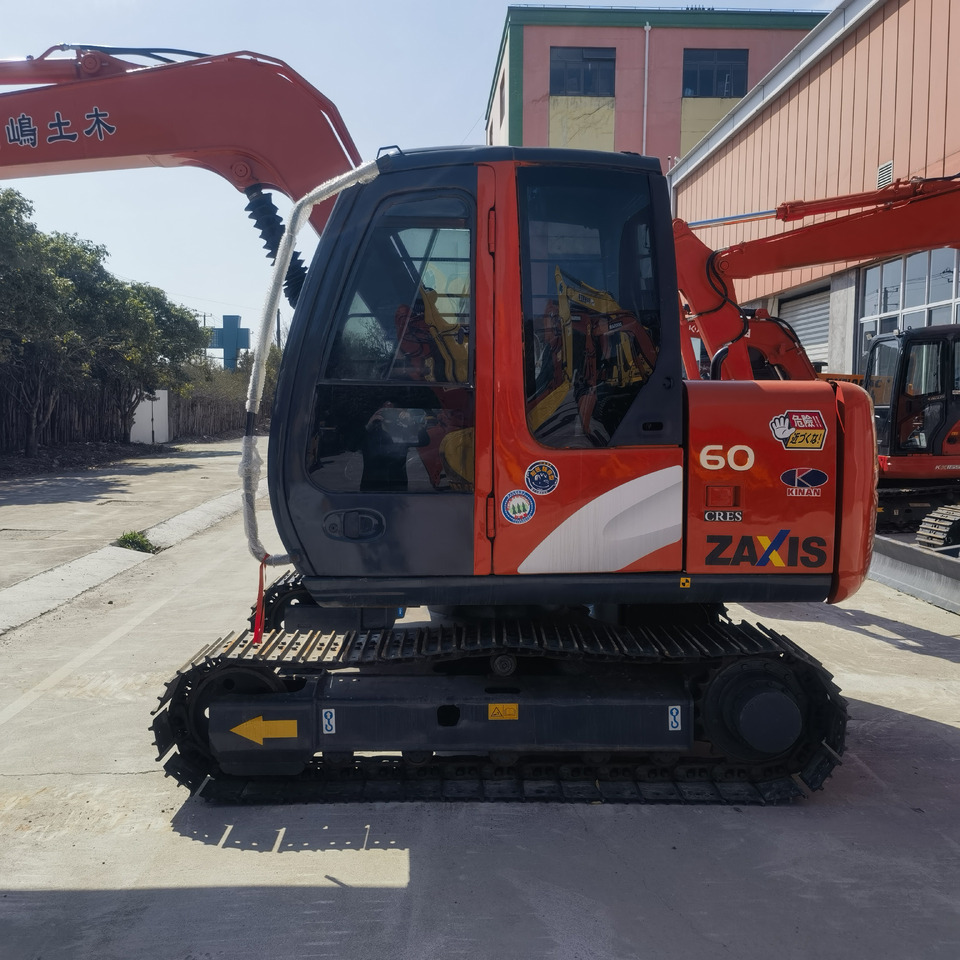 Hitachi ZX60 Excavator - Pelle sur chenille: photos 1 Hitachi ZX60 Excavator - Pelle sur chenille: photos 1