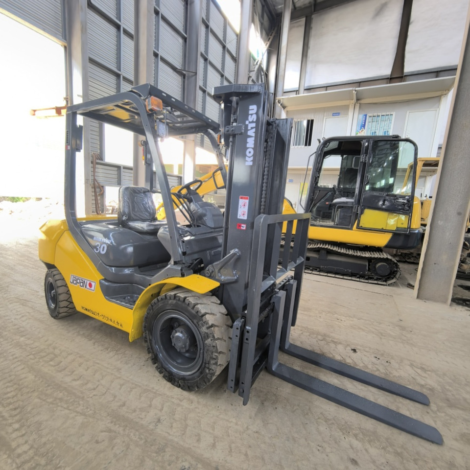 Komatsu FD30 Forklift - Chariot élévateur diesel: photos 3 Komatsu FD30 Forklift - Chariot élévateur diesel: photos 3
