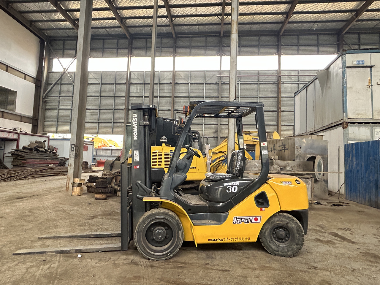 Komatsu FD30 Forklift - Chariot élévateur diesel: photos 1 Komatsu FD30 Forklift - Chariot élévateur diesel: photos 1