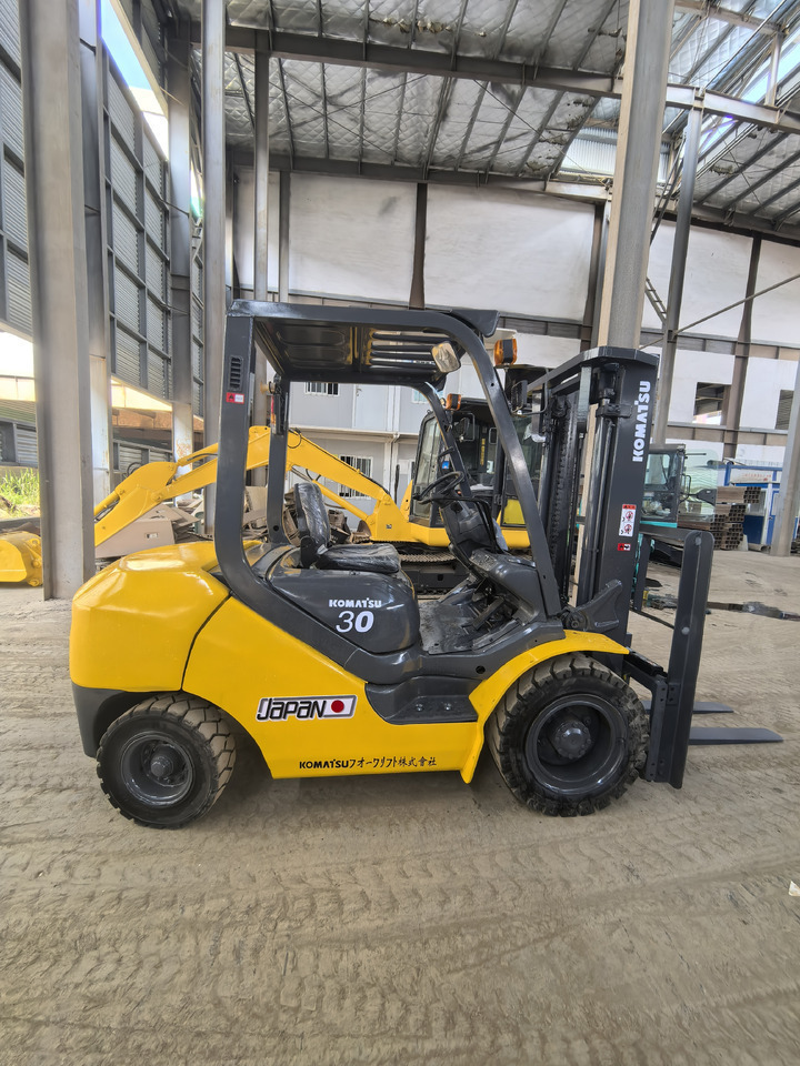 Komatsu FD30 Forklift - Chariot élévateur diesel: photos 1 Komatsu FD30 Forklift - Chariot élévateur diesel: photos 1