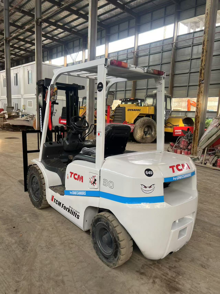 TCM FD30 Forklift - Chariot élévateur diesel: photos 4 TCM FD30 Forklift - Chariot élévateur diesel: photos 4