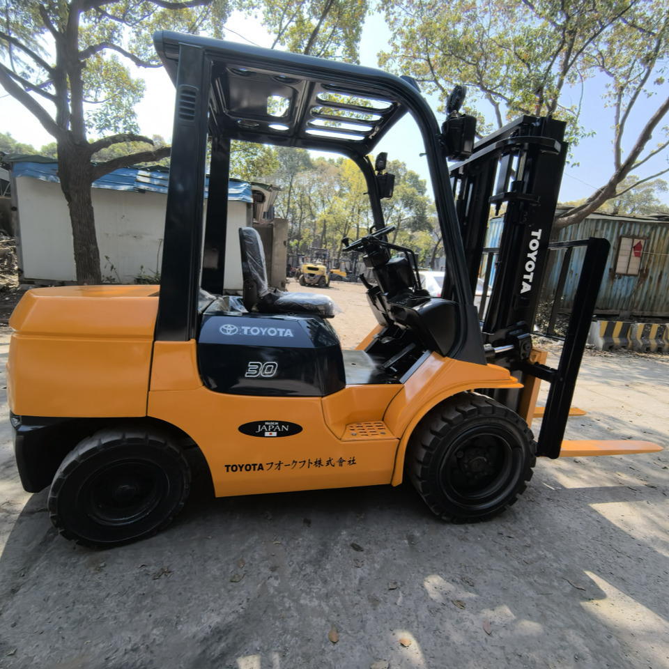 Toyota FD30 Forklift - Chariot élévateur diesel: photos 3 Toyota FD30 Forklift - Chariot élévateur diesel: photos 3