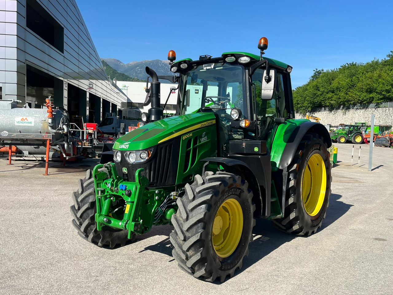 JOHN DEERE 6100M - Tracteur agricole: photos 2 JOHN DEERE 6100M - Tracteur agricole: photos 2