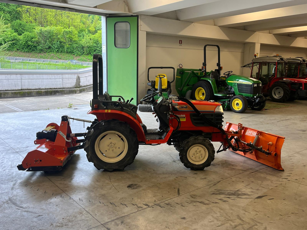 KUBOTA GB-16 – 4×4 - Tracteur agricole: photos 3 KUBOTA GB-16 – 4×4 - Tracteur agricole: photos 3