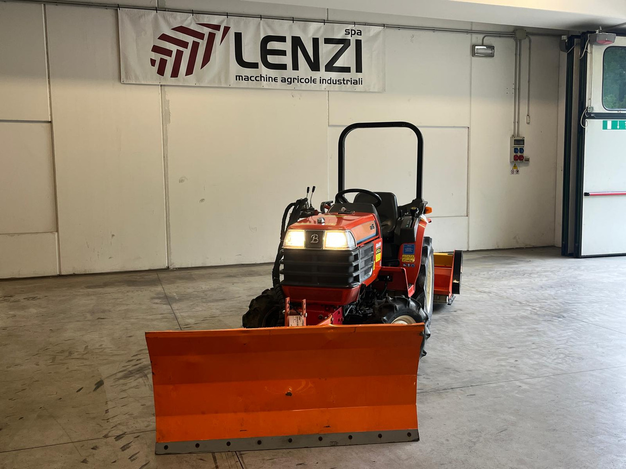 Tracteur agricole KUBOTA GB-16 – 4×4: photos 12