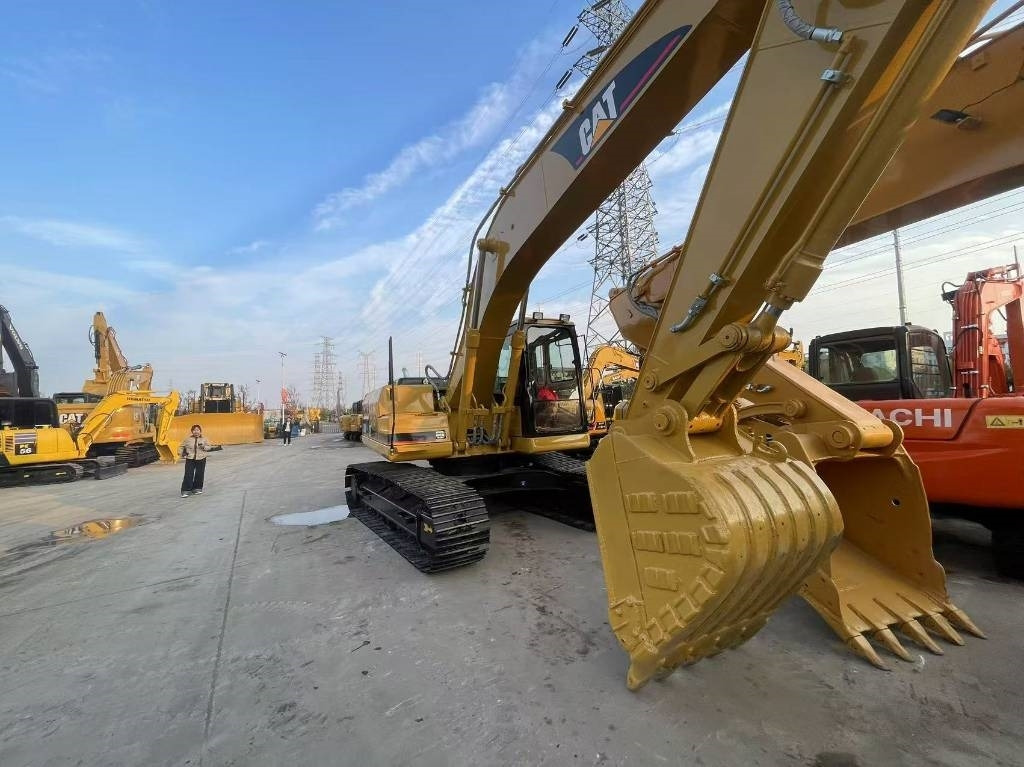 CAT 320 B - Pelle sur chenille: photos 1 CAT 320 B - Pelle sur chenille: photos 1