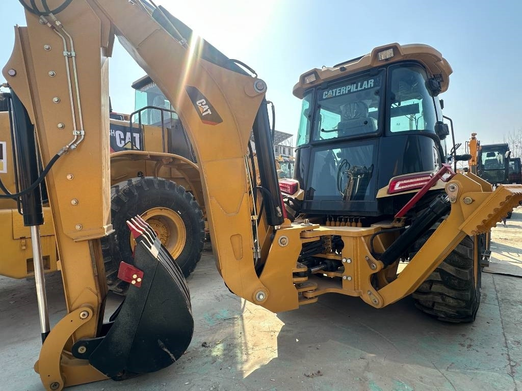 CAT 420 F - Tractopelle: photos 3 CAT 420 F - Tractopelle: photos 3