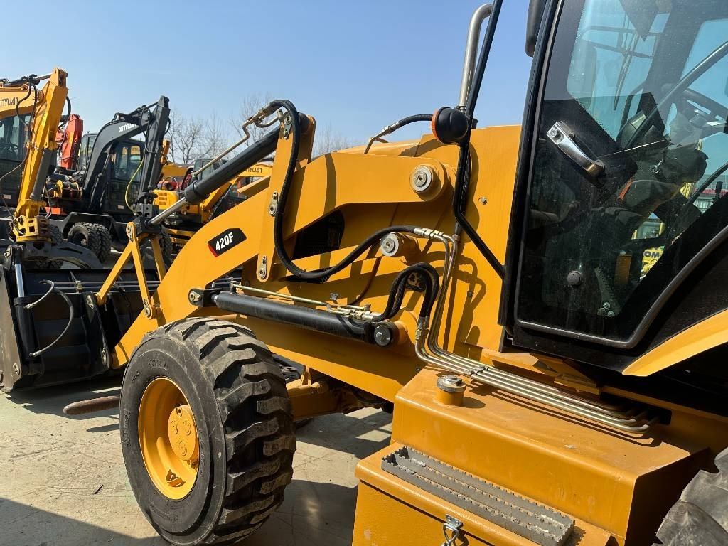 CAT 420 F - Tractopelle: photos 5 CAT 420 F - Tractopelle: photos 5