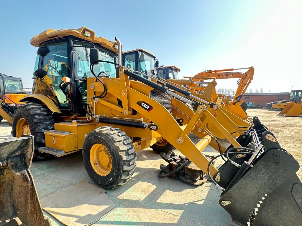 CAT 420 F - Tractopelle: photos 1 CAT 420 F - Tractopelle: photos 1