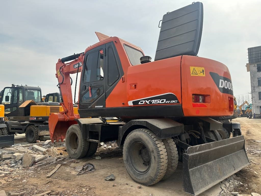 Doosan 150 - Pelle sur pneus: photos 2 Doosan 150 - Pelle sur pneus: photos 2