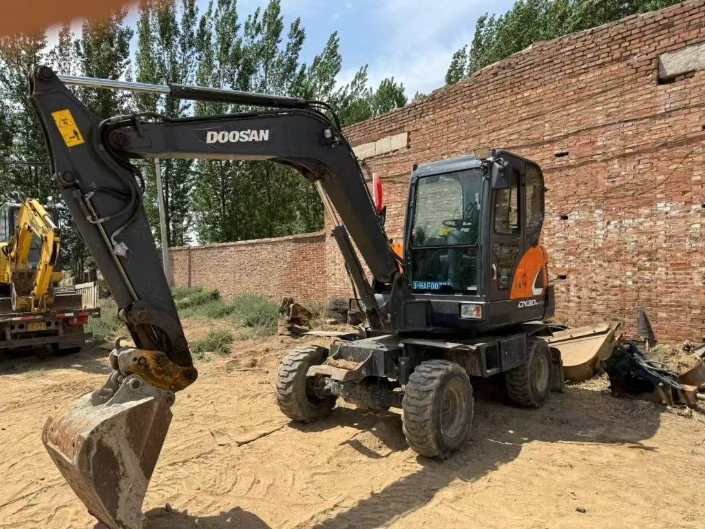 Mini pelle Doosan DX 60: photos 9