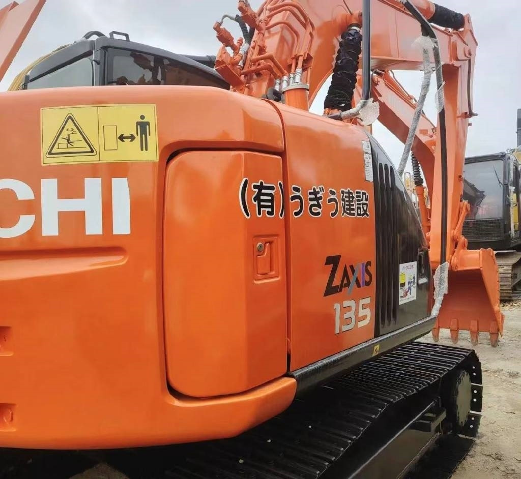 Hitachi 135US-6  - Pelle sur chenille: photos 3 Hitachi 135US-6  - Pelle sur chenille: photos 3