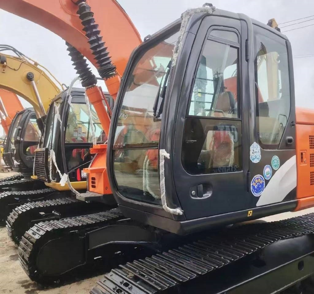 Hitachi 135US-6  - Pelle sur chenille: photos 4 Hitachi 135US-6  - Pelle sur chenille: photos 4
