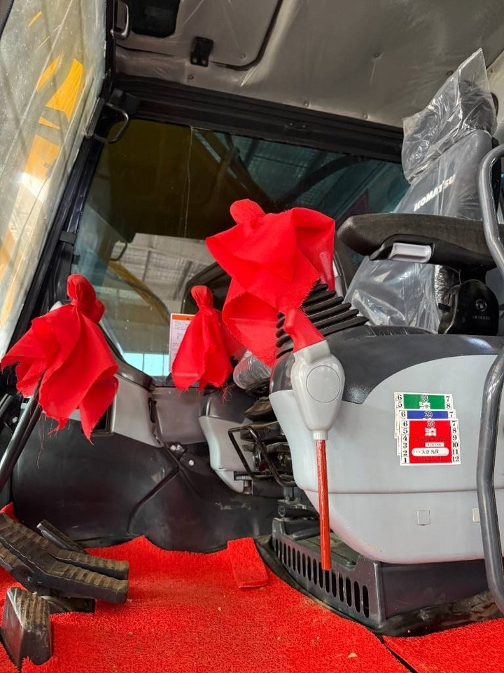 Komatsu 350 - Pelle sur chenille: photos 3 Komatsu 350 - Pelle sur chenille: photos 3