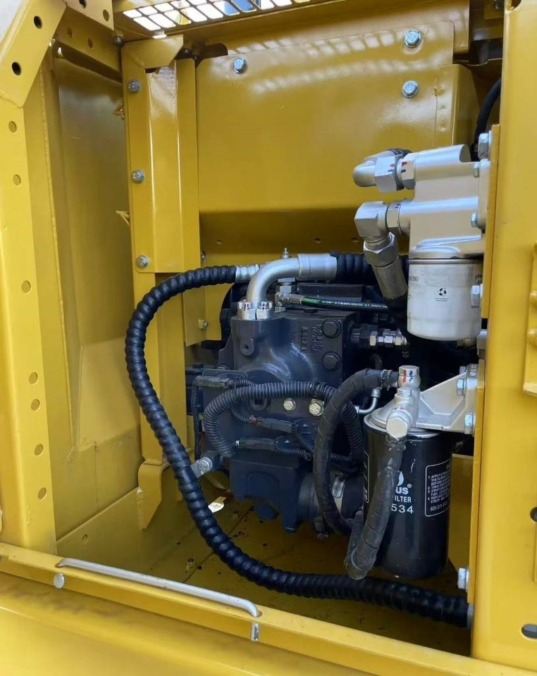 Komatsu PC 130  - Pelle sur chenille: photos 4 Komatsu PC 130  - Pelle sur chenille: photos 4