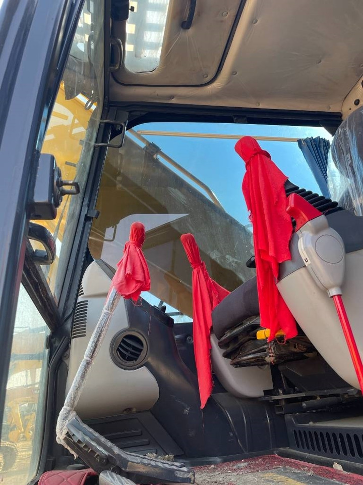 Komatsu PC 210 - Pelle sur chenille: photos 3 Komatsu PC 210 - Pelle sur chenille: photos 3