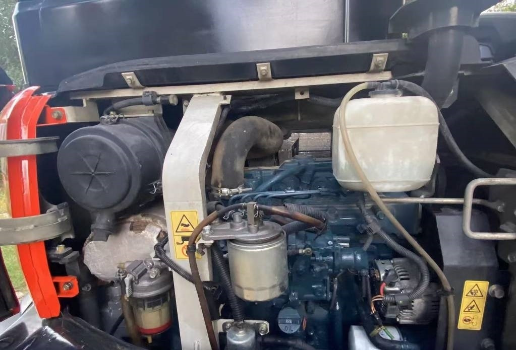 Kubota 165 - Pelle sur chenille: photos 4 Kubota 165 - Pelle sur chenille: photos 4