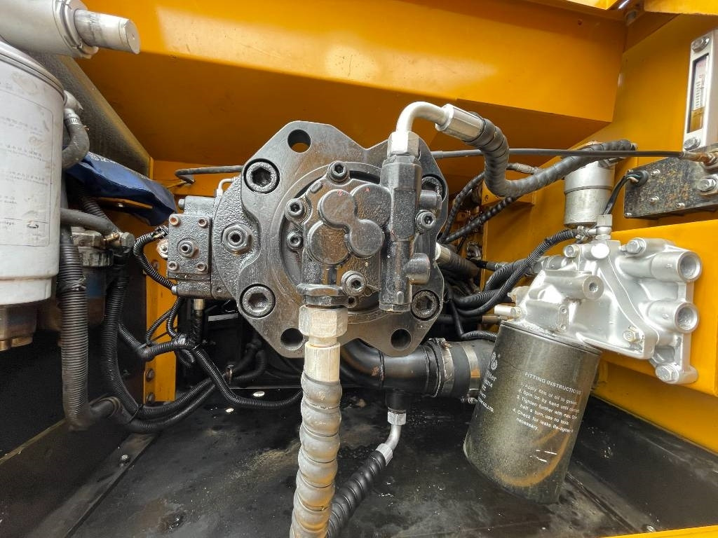 Sany SY 215 - Pelle sur chenille: photos 4 Sany SY 215 - Pelle sur chenille: photos 4