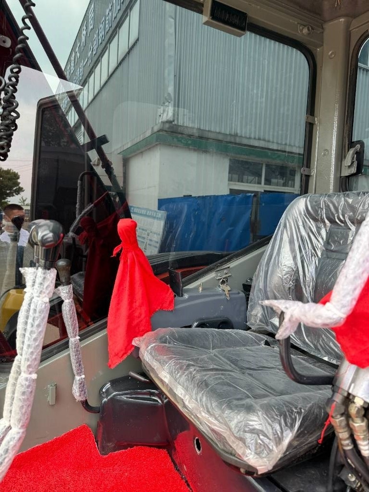 日立 ZX 55 - Pelle sur chenille: photos 5 日立 ZX 55 - Pelle sur chenille: photos 5