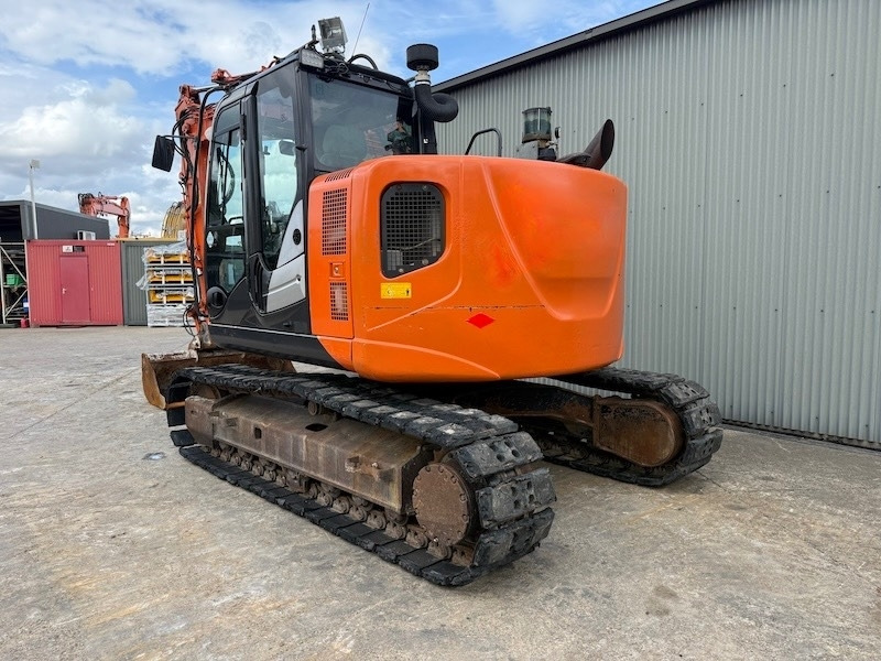 Hitachi ZX 135 US-5B - Pelle sur chenille: photos 2 Hitachi ZX 135 US-5B - Pelle sur chenille: photos 2
