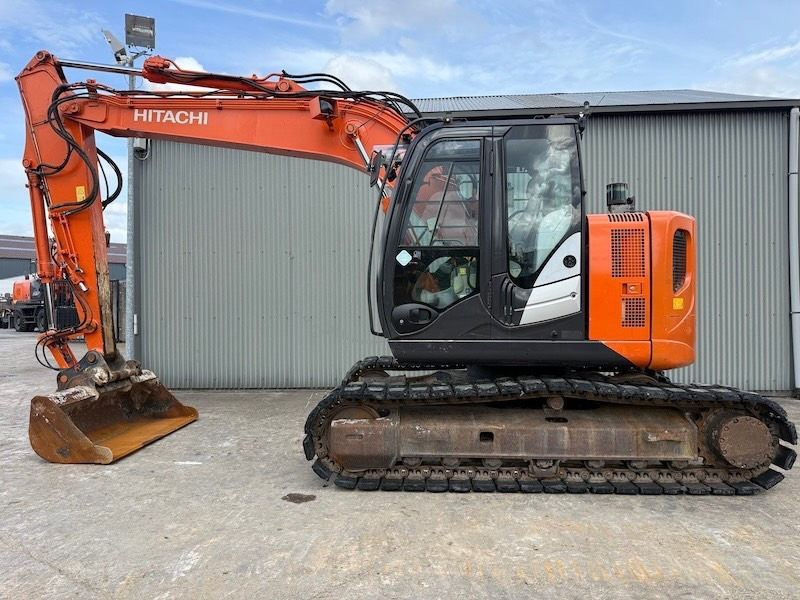 Hitachi ZX 135 US-5B - Pelle sur chenille: photos 1 Hitachi ZX 135 US-5B - Pelle sur chenille: photos 1