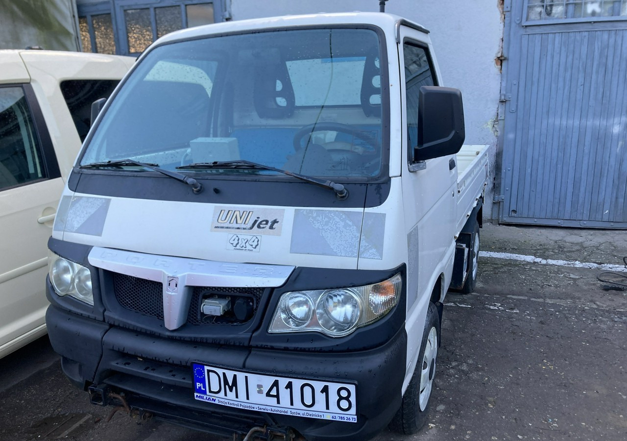 Inna Inny PFAU Piaggio Porter 4X4 Skrzynia odśnieżarka Pług 5655km 2012 - Utilitaire plateau: photos 1 Inna Inny PFAU Piaggio Porter 4X4 Skrzynia odśnieżarka Pług 5655km 2012 - Utilitaire plateau: photos 1