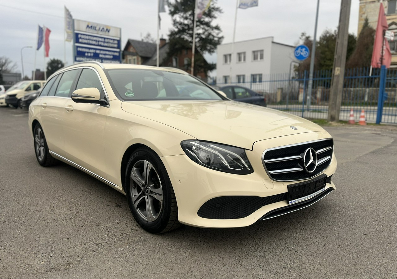 Mercedes-Benz Klasa E E220d T 9G-tronic 197KM Navi FullLed Kamera Asystent Model 2020 FV 2 - Voiture: photos 1 Mercedes-Benz Klasa E E220d T 9G-tronic 197KM Navi FullLed Kamera Asystent Model 2020 FV 2 - Voiture: photos 1