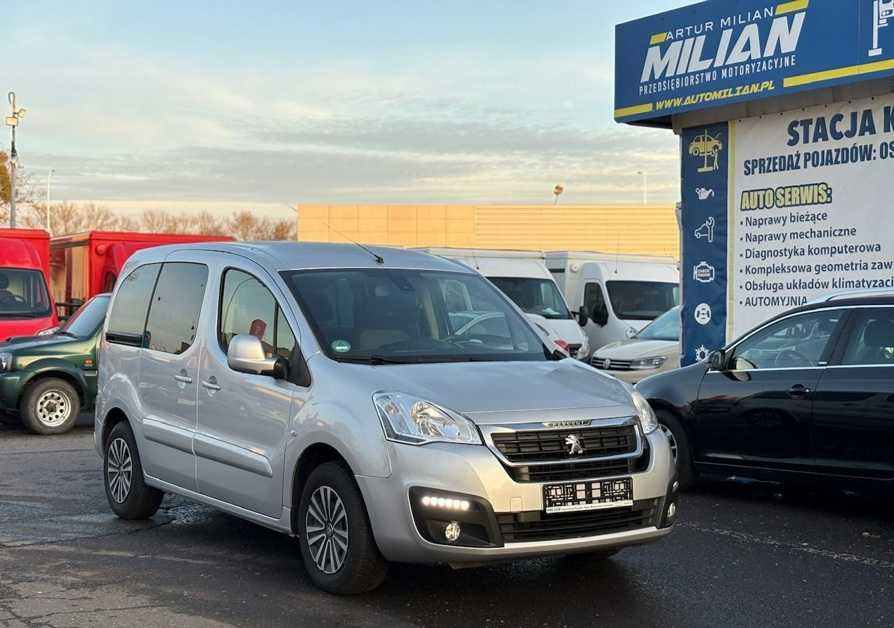 Peugeot Partner II Partner Tepee 1.6 HDI 120KM Family Klimatronik 2xDrzwi 2016 - Voiture break: photos 1 Peugeot Partner II Partner Tepee 1.6 HDI 120KM Family Klimatronik 2xDrzwi 2016 - Voiture break: photos 1