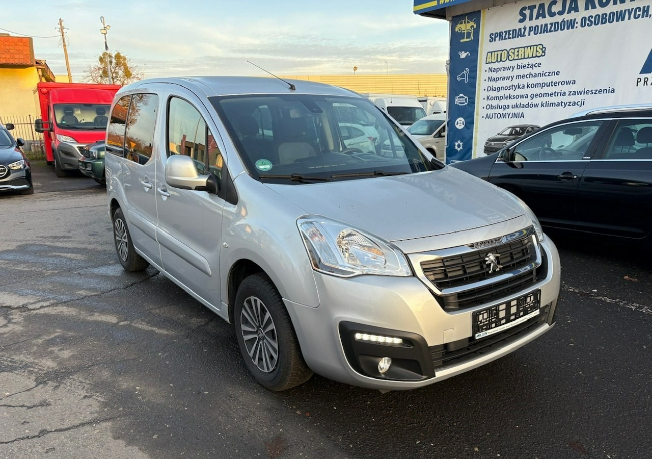 Peugeot Partner II Partner Tepee 1.6 HDI 120KM Family Klimatronik 2xDrzwi 2016 - Voiture break: photos 2 Peugeot Partner II Partner Tepee 1.6 HDI 120KM Family Klimatronik 2xDrzwi 2016 - Voiture break: photos 2