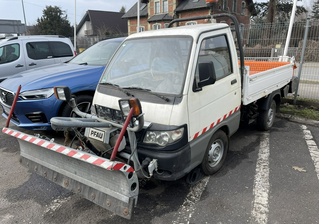 Piaggio Piaggio PFAU Wywrotka 4X4 posypywarka odśnieżarka pług 2009 - Engin de déneigement: photos 4 Piaggio Piaggio PFAU Wywrotka 4X4 posypywarka odśnieżarka pług 2009 - Engin de déneigement: photos 4