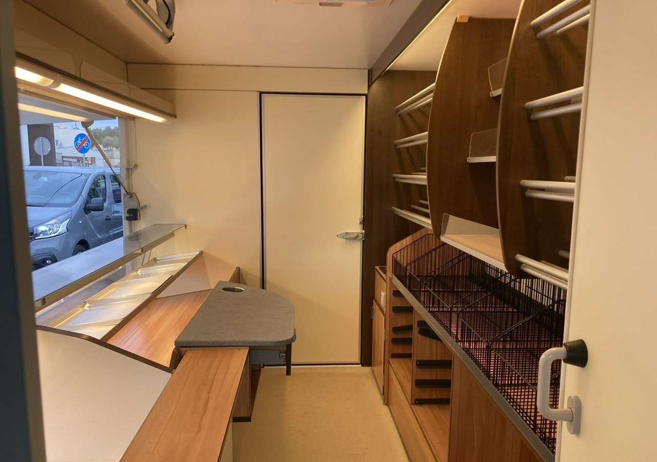 Camion magasin Renault Master Autosklep pie sklep Bar Gastronomiczny Food Truck Foodtruck Borco 20: photos 7 Camion magasin Renault Master Autosklep pie sklep Bar Gastronomiczny Food Truck Foodtruck Borco 20: photos 7