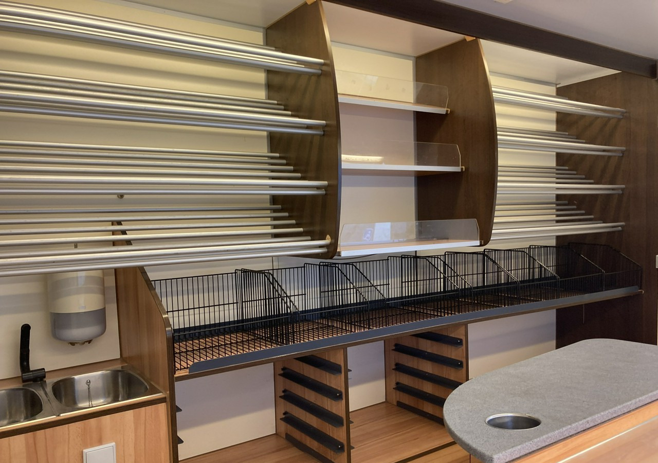 Camion magasin Renault Master Autosklep pie sklep Bar Gastronomiczny Food Truck Foodtruck Borco 20: photos 14 Camion magasin Renault Master Autosklep pie sklep Bar Gastronomiczny Food Truck Foodtruck Borco 20: photos 14