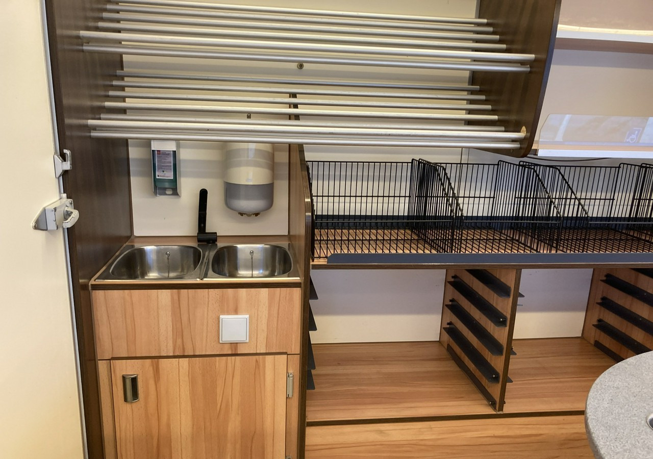 Camion magasin Renault Master Autosklep pie sklep Bar Gastronomiczny Food Truck Foodtruck Borco 20: photos 13 Camion magasin Renault Master Autosklep pie sklep Bar Gastronomiczny Food Truck Foodtruck Borco 20: photos 13