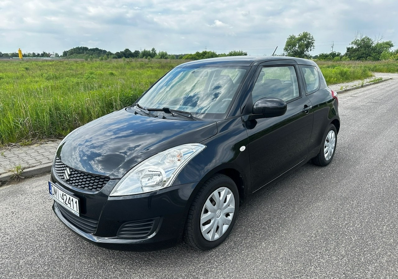 Suzuki Swift V Suzuki Swift 1.2-94KM Klima Model 2012 - Voiture à hayon: photos 1 Suzuki Swift V Suzuki Swift 1.2-94KM Klima Model 2012 - Voiture à hayon: photos 1