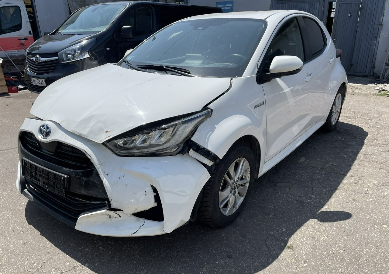 Toyota Yaris IV Toyota Yaris Hybrid 1.5 Active Salon PL 2021 FV 23% - Voiture à hayon: photos 3 Toyota Yaris IV Toyota Yaris Hybrid 1.5 Active Salon PL 2021 FV 23% - Voiture à hayon: photos 3