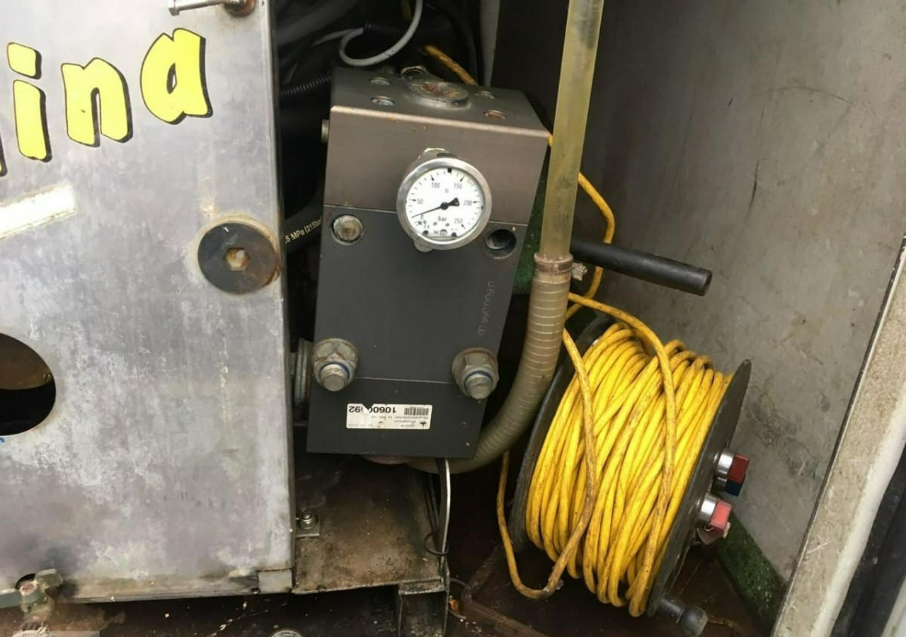 Iveco 35 Urządzenie Kanalizacja Wuko Asenizacyjny Kret - Véhicule de voirie/ Spécial: photos 4 Iveco 35 Urządzenie Kanalizacja Wuko Asenizacyjny Kret - Véhicule de voirie/ Spécial: photos 4