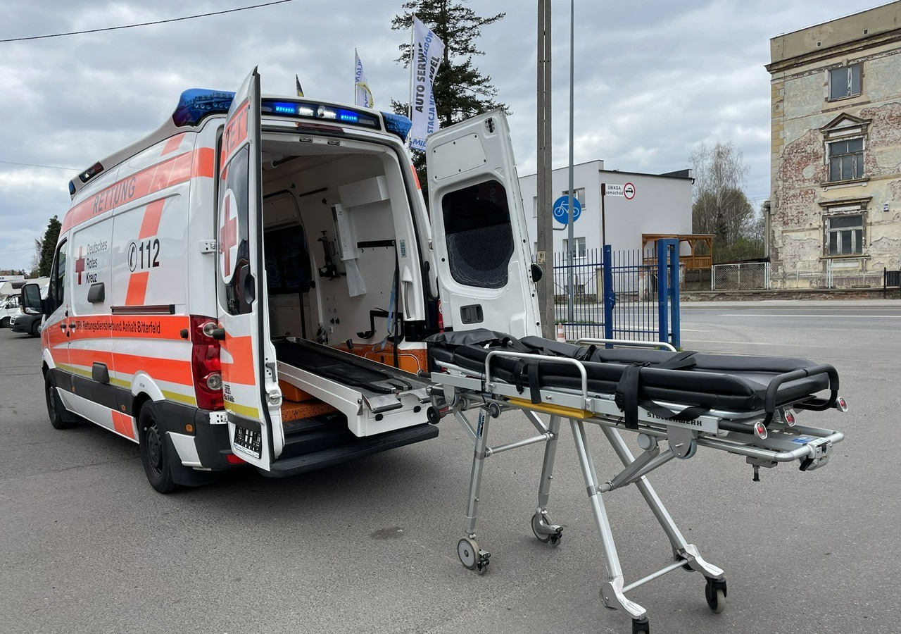 Volkswagen Crafter Crafter 2.0-163KM Karetka Ambulans Wyposażony Model 2016 - Ambulance: photos 1 Volkswagen Crafter Crafter 2.0-163KM Karetka Ambulans Wyposażony Model 2016 - Ambulance: photos 1