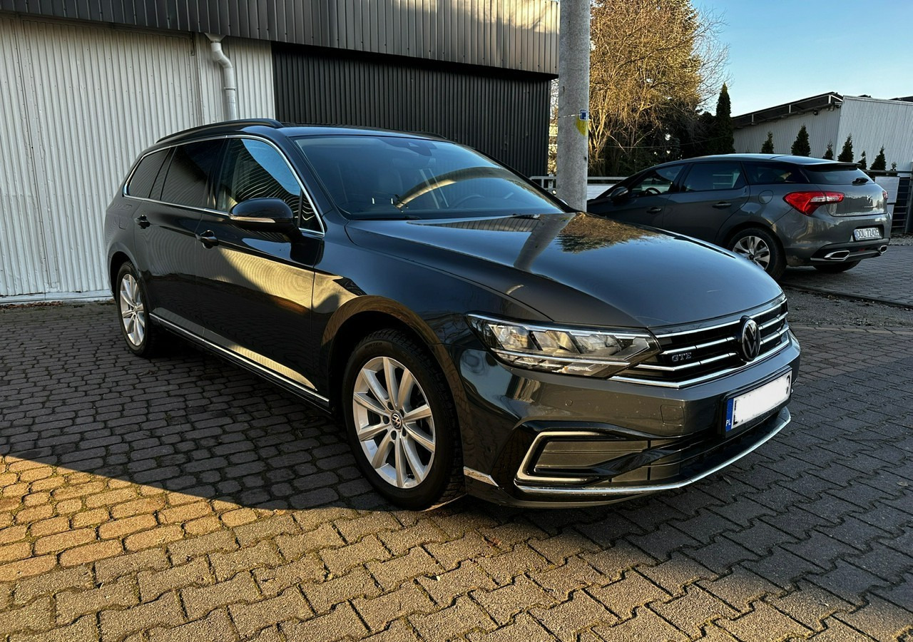 Volkswagen Passat B8 GTE 1.4TSI 218KM Hybryda Plug-in zasięg 50km Panorama*Navi*Skóra*FV2 - Voiture: photos 2 Volkswagen Passat B8 GTE 1.4TSI 218KM Hybryda Plug-in zasięg 50km Panorama*Navi*Skóra*FV2 - Voiture: photos 2