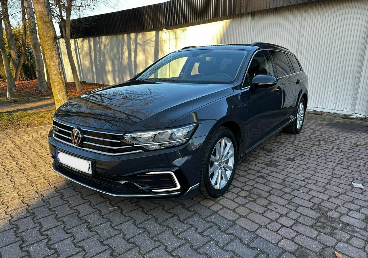 Volkswagen Passat B8 GTE 1.4TSI 218KM Hybryda Plug-in zasięg 50km Panorama*Navi*Skóra*FV2 - Voiture: photos 1 Volkswagen Passat B8 GTE 1.4TSI 218KM Hybryda Plug-in zasięg 50km Panorama*Navi*Skóra*FV2 - Voiture: photos 1
