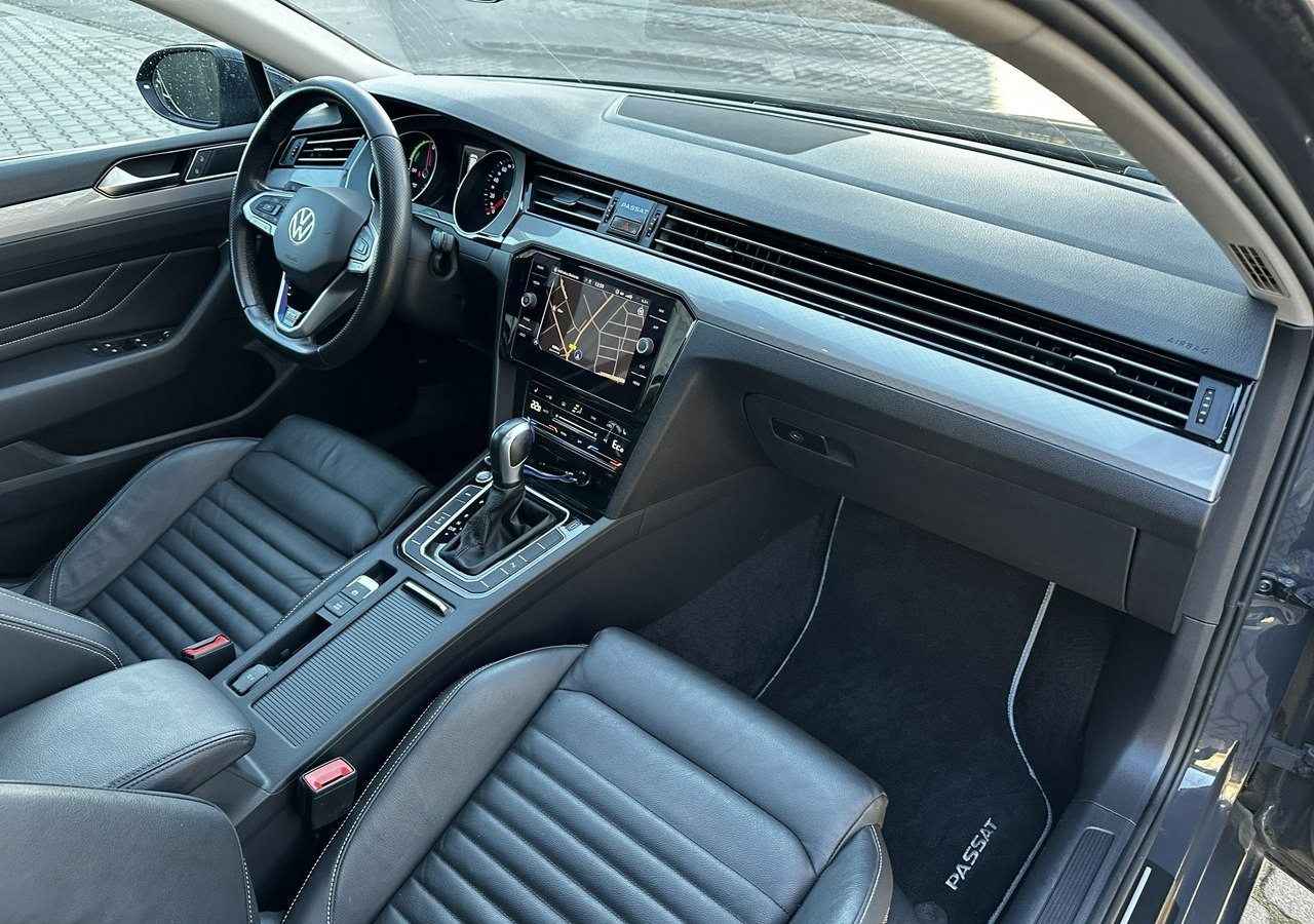 Volkswagen Passat B8 GTE 1.4TSI 218KM Hybryda Plug-in zasięg 50km Panorama*Navi*Skóra*FV2 - Voiture: photos 2 Volkswagen Passat B8 GTE 1.4TSI 218KM Hybryda Plug-in zasięg 50km Panorama*Navi*Skóra*FV2 - Voiture: photos 2