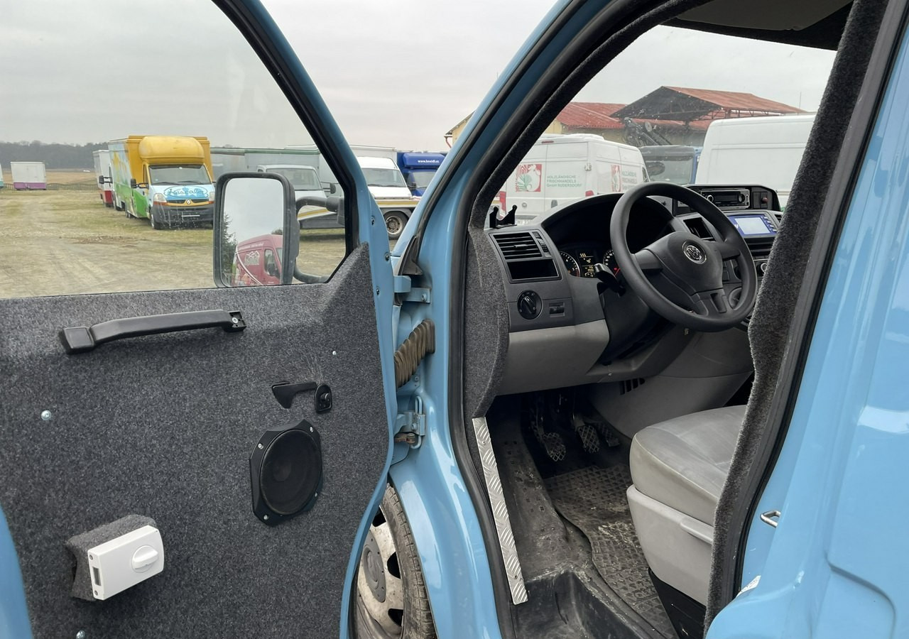 Fourgon blindé Volkswagen Transporter T5 Transporter Bankowóz kuloodporny opancerzony Model 2015: photos 9