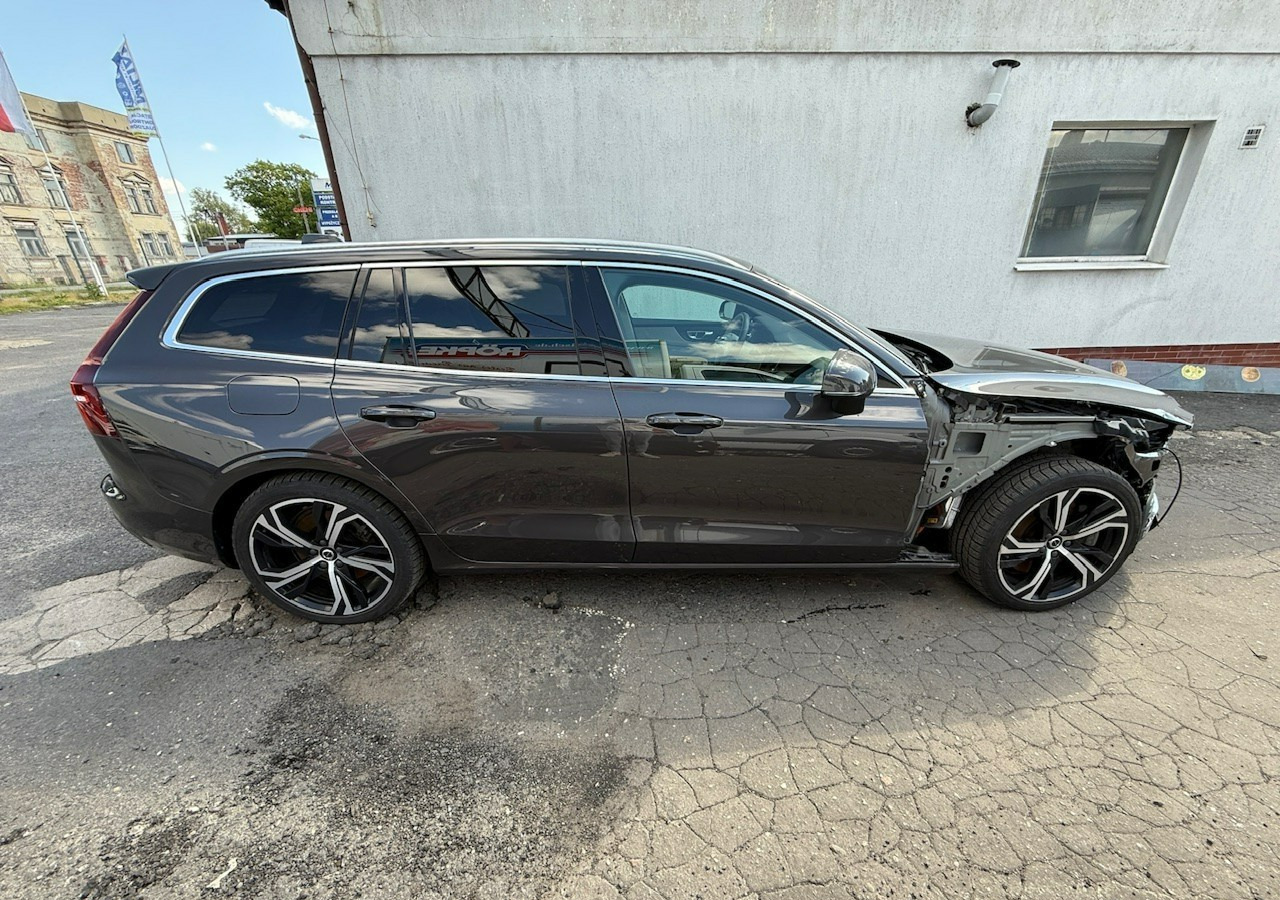 Volvo V60 II Volvo V60 2.0 T8 Plug-in Hybrid 455KM AWD Bogata Wersja Model 2024 - Voiture: photos 5 Volvo V60 II Volvo V60 2.0 T8 Plug-in Hybrid 455KM AWD Bogata Wersja Model 2024 - Voiture: photos 5
